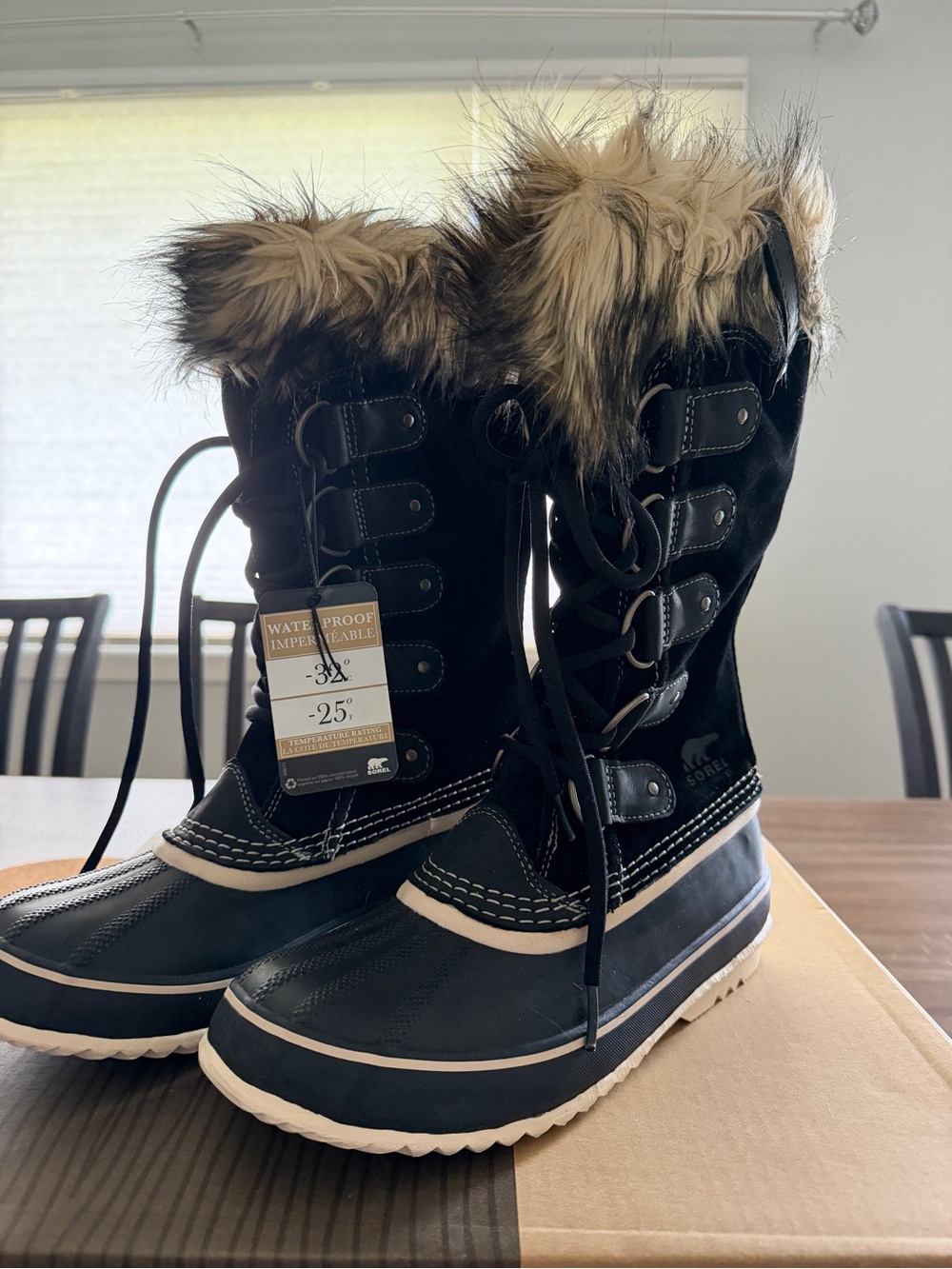 NWT Sorel Joan of Arctic Black Lace-Up Winter Boots -Size 8